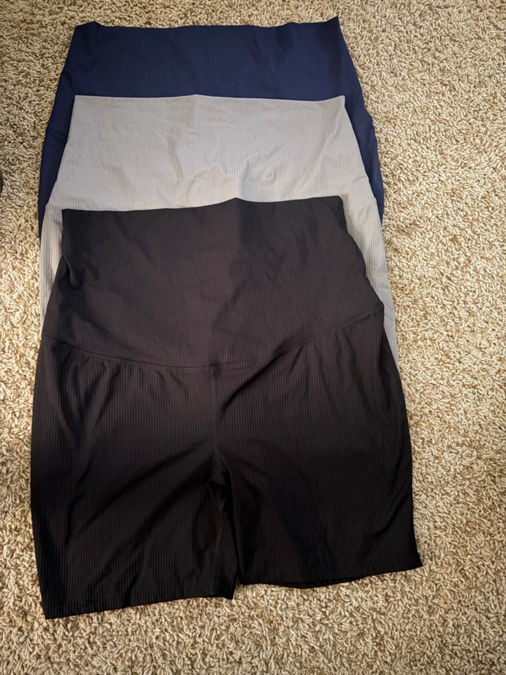 Lot of 3 pair Women Motherhood Maternity Shorts . Size L
